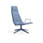 mitab highway lounge - Grafische en duidelijke stoel, stirkt en net in zijn verschijning maar comfortabel door de gewatteerde zitting.