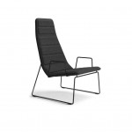 mitab highway lounge - Grafische en duidelijke stoel, stirkt en net in zijn verschijning maar comfortabel door de gewatteerde zitting.