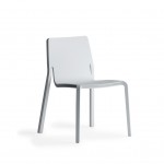 mitab layer -  Layer is een lichtgewicht en functionele houten stoel. De unieke productiemethode waarbij twee lagen worden gecreëerd.